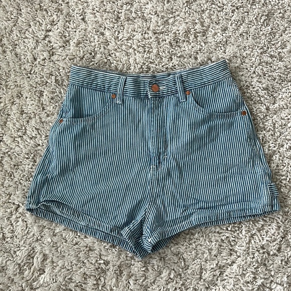 Wrangler Pants - Wrangler Carpenter Short in Hick Horay
